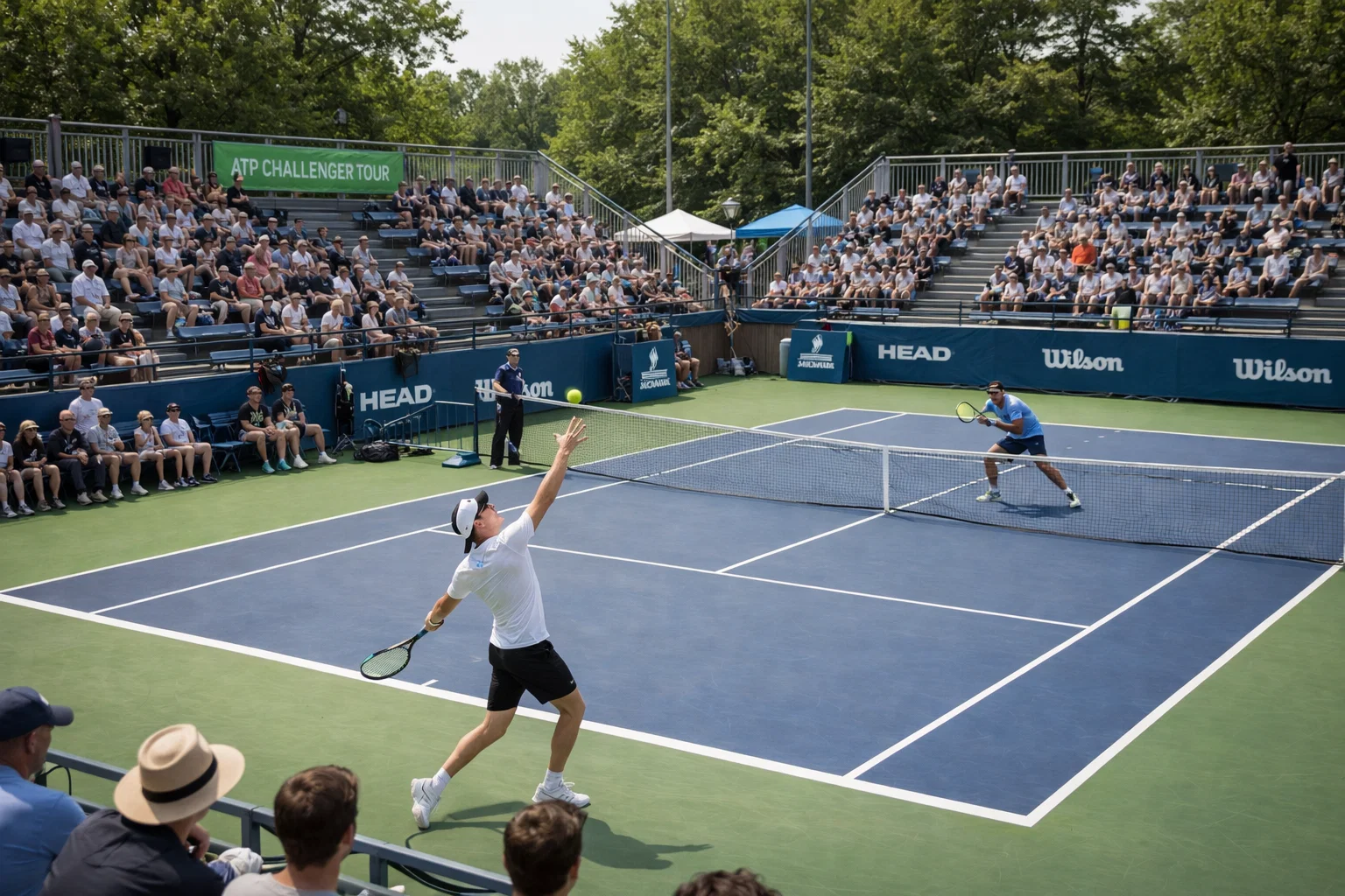 Piccolo campo da tennis durante un torneo Challenger